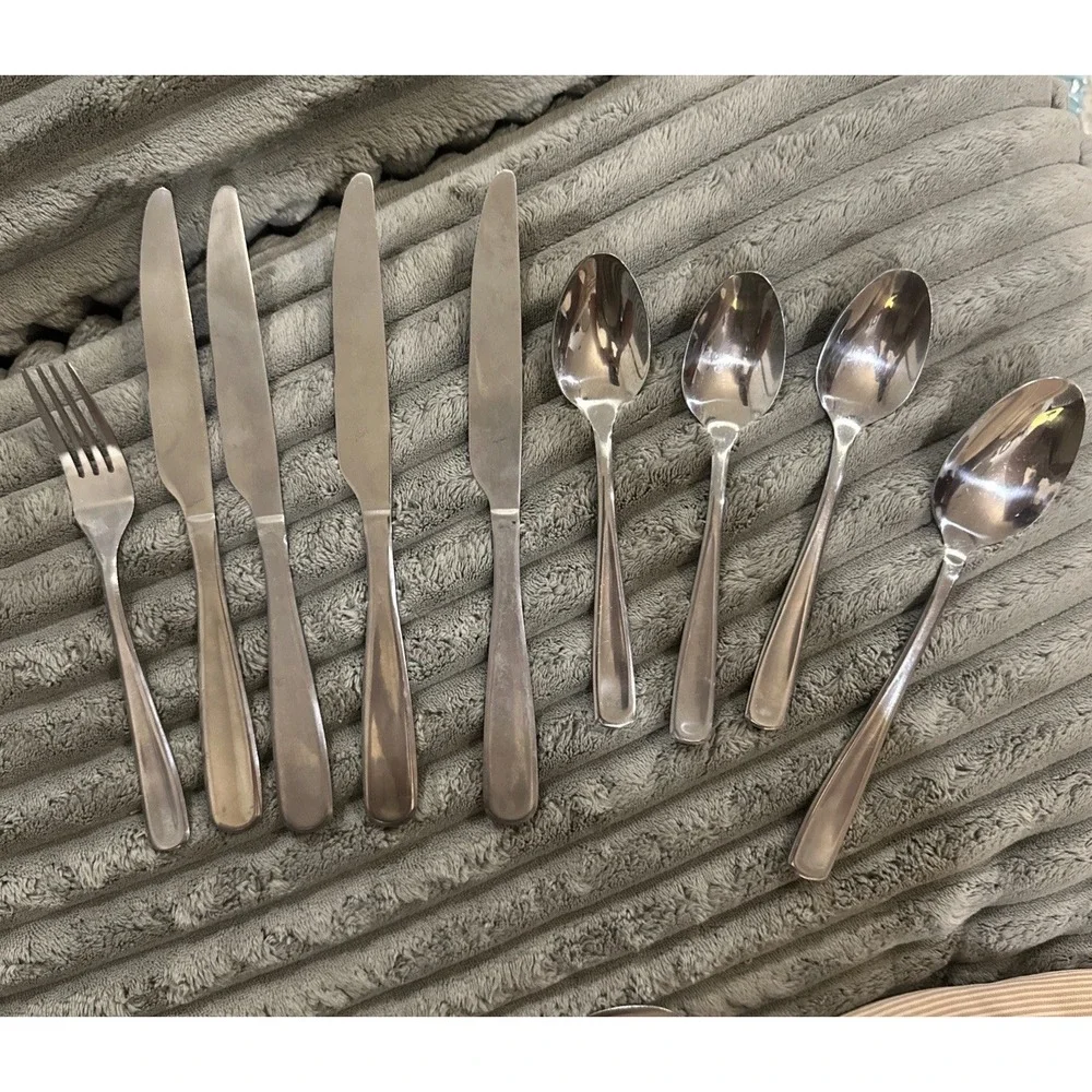 Oneida SS Flatware China Spoons Dinner Fork & Knives Tableware Set Of 9